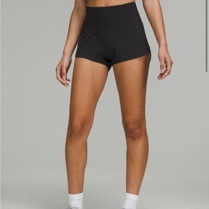 Lululemon speed up 2.5 high rise shorts in black size 2